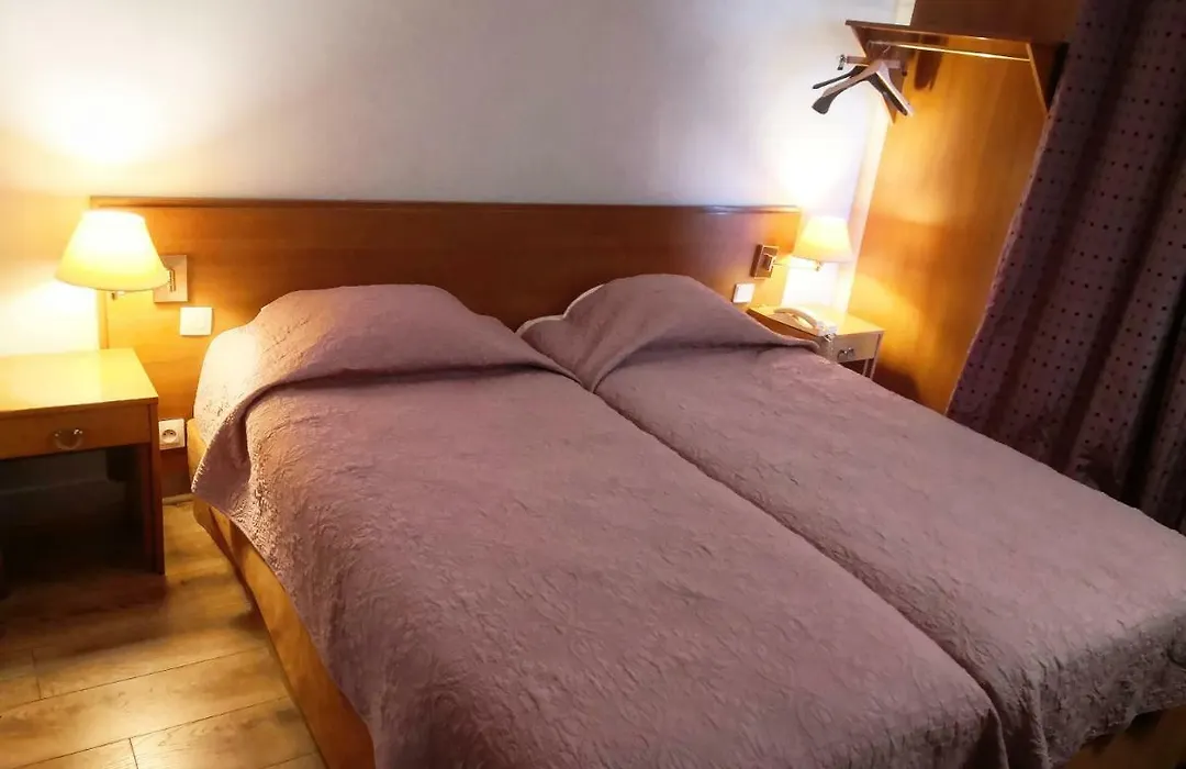 Pax Hotel Paris 18E-1