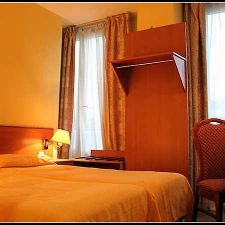 Pax Hotel Paris 18E-2
